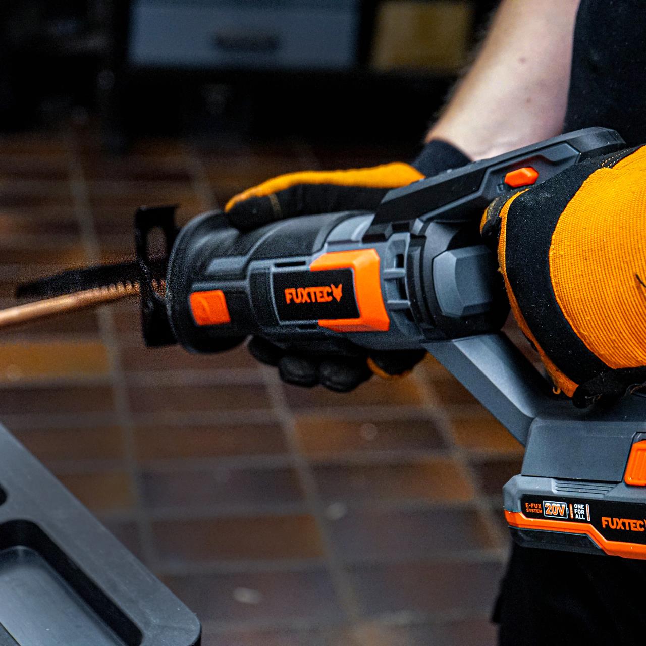 Akumulatorowa pilarka szablasta FUXTEC 20V FX-E1SS20 bez akumulatora, bez ladowarki