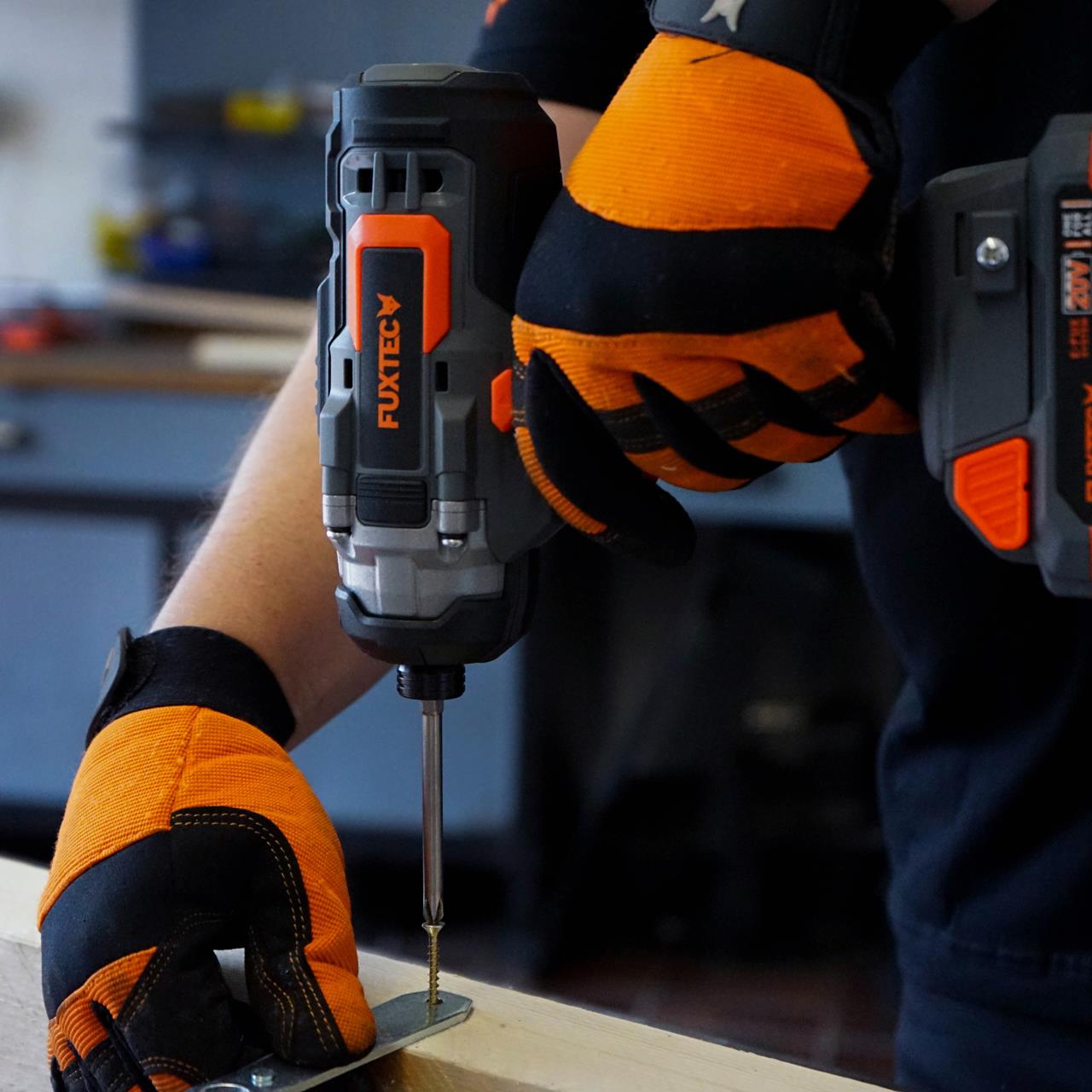 Akumulatorowa wiertarko-wkretarka udarowa FUXTEC 20V FX-E1IS20 SET z 1 akumulatorem 2Ah, 1 ladowarka 1A